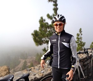 Pico de las Nievesin huipulla, nousumetrejä yhteensä n. 2550. Välillä tultiin pilven läpi, huipulla aurinko näyttäytyi.