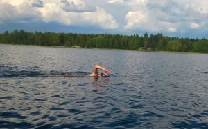 Kesän paras uintitreeni Riistavedellä.