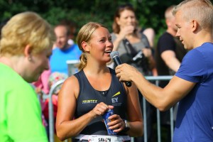 Maalissa haastateltavana. Kuva: Ilkka Järvimäki