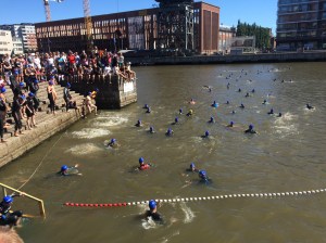 Uinnin lähtö lauantain sprintissä.